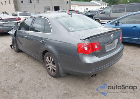 2006 Volkswagen Jetta 2.5 z USA, uszkodzony, nr VIN 3VWDF71K16M629021